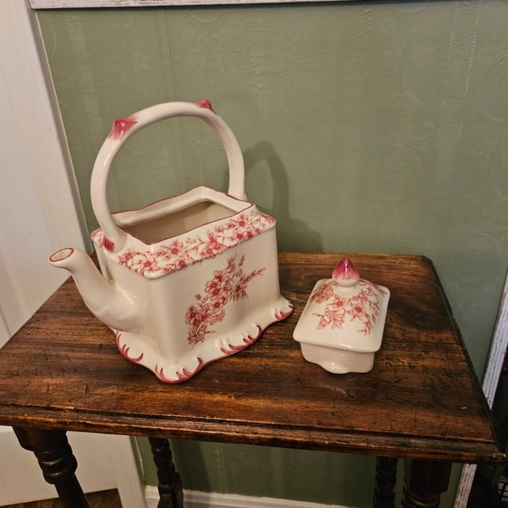 Bucolic Vintage Red Transware teapot - Picture 3 of 4